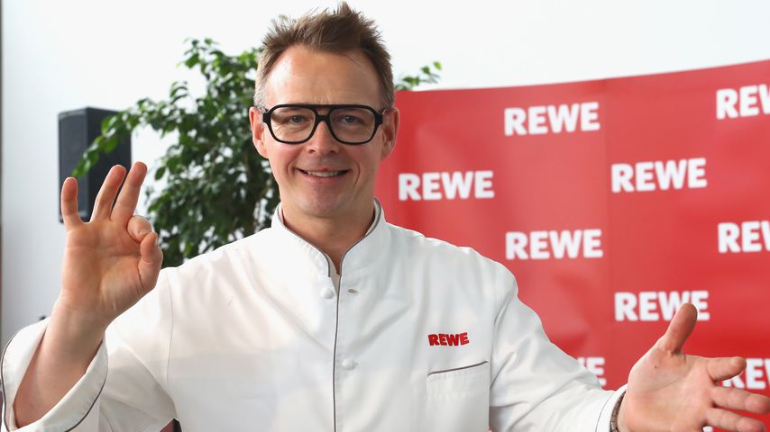 Holger Stromberg bei einer Pressekonferenz in Frankreich