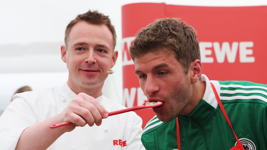 Holger Stromberg und Profi-Fußballer Thomas Müller