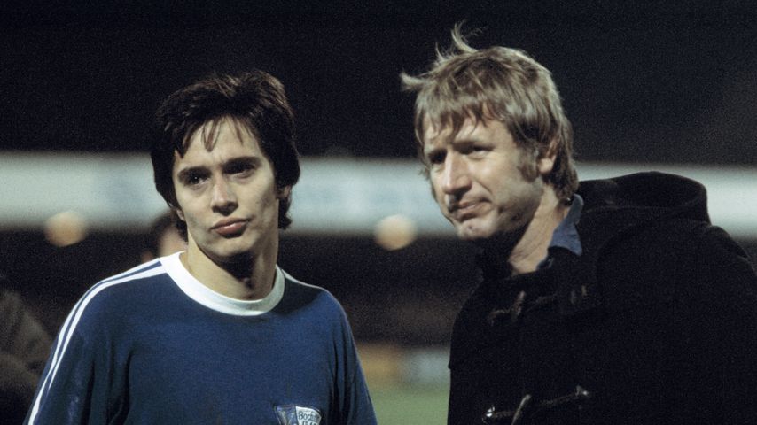 VfL-Bochum Spieler Holger Trimhold und Trainer Heinz Höher