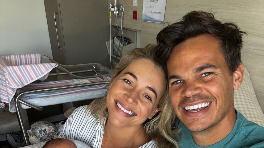Holly Kingston teilt intime Einblicke kurz nach der Geburt