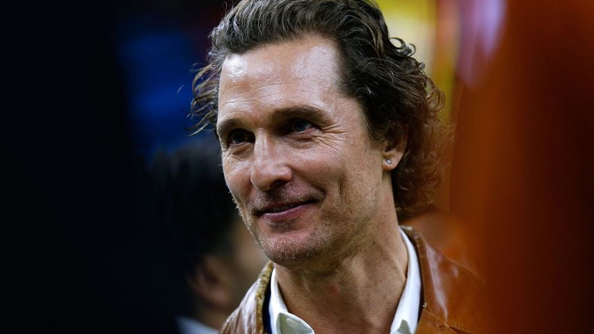 Sexy Mama! Matthew McConaugheys Mutti zeigt Bein