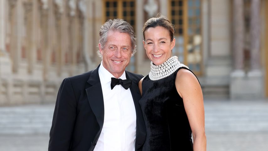Hugh Grant and Anna Elisabet Eberstein im September 2023 in Versailles