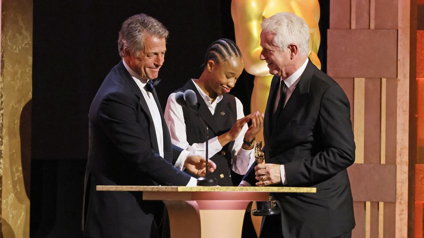 Schauspieler Hugh Grant und Drehbuchautor Richard Curtis, 2024