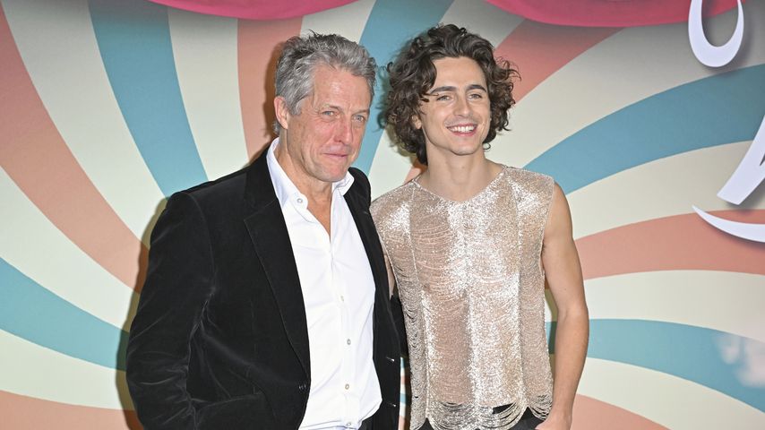 Hugh Grant und Timothée Chalamet bei der "Wonka"-Premiere in Paris