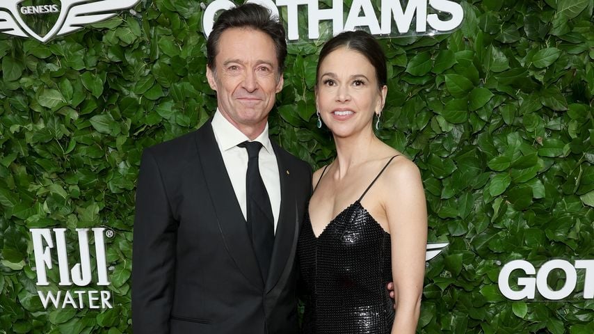 So verliebt: Hugh Jackman und Sutton Foster turteln im Meer