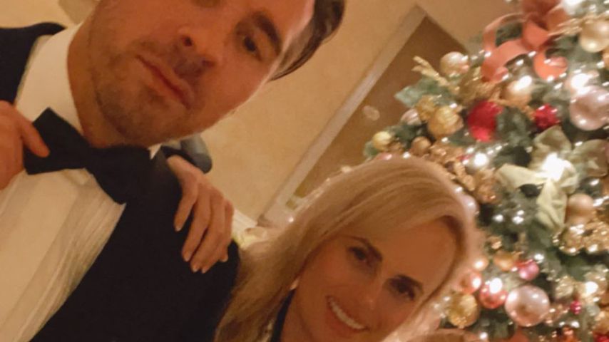 Hugh Sheridan und Rebel Wilson im November 2021