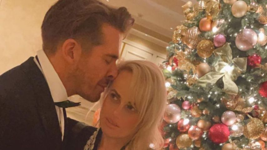 Hugh Sheridan und Rebel Wilson im November 2021