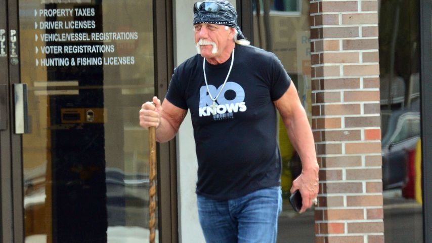 Nach Lähmungs-Gerücht: Hulk Hogan wurde am Stock gesichtet