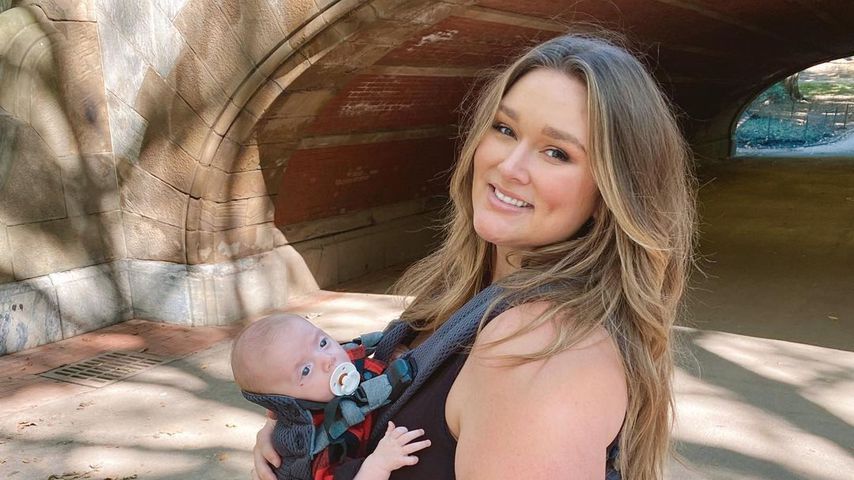 Hunter McGrady und ihr Baby im Oktober 2021