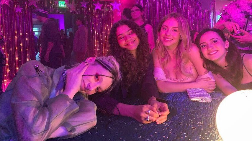 Hunter Schafer, Zendaya, Sydney Sweeney und Maude Apatow am "Euphoria"-Set
