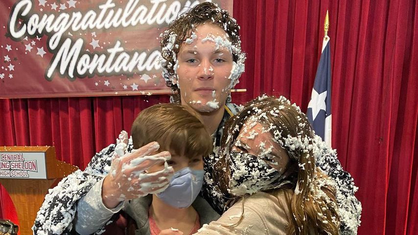 Schaumparty bei "Young Sheldon": Montana hat den Abschluss!