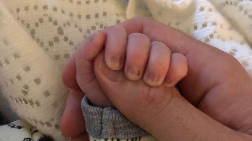 Ian Harding und sein Kind im September 2022