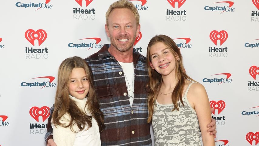 Ian Ziering mit seinen Töchtern Penna und Mia im Dezember 2023