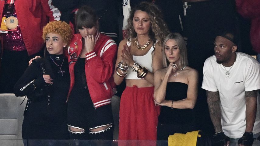 Ice Spice, Taylor Swift, Blake Lively und Ashley Avignone bei einem Spiel der Kansas City Chiefs