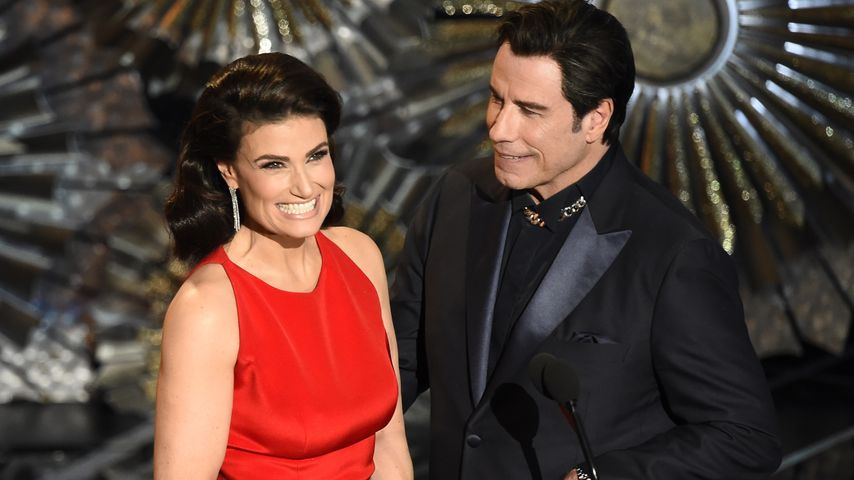Idina Menzel und John Travolta bei der Oscar-Verleihung 2015
