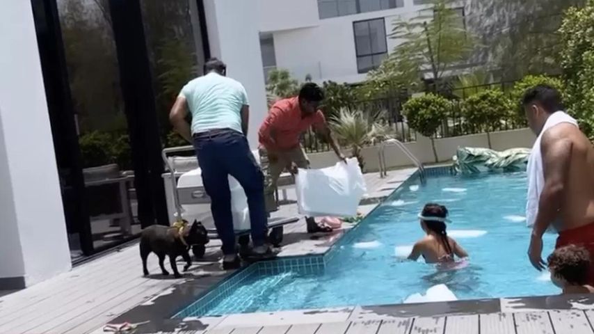 Ina Aogos Pool in Dubai Juni 2023