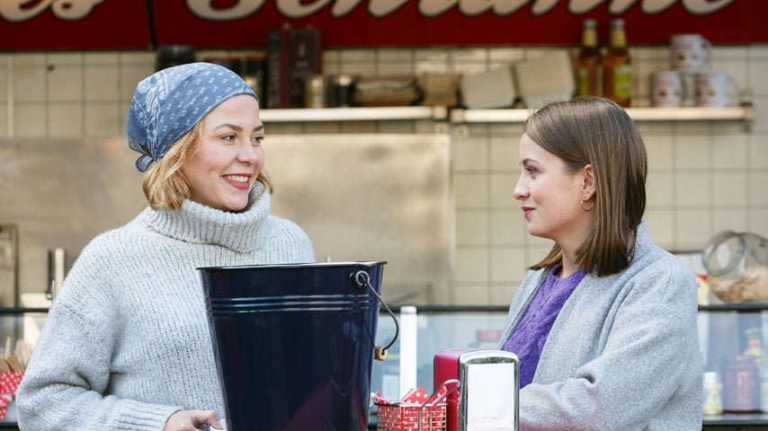 Ina (Franziska van der Heide) und ihre Schwester Lucie (Julia Wiedemann) bei "Alles was zählt"