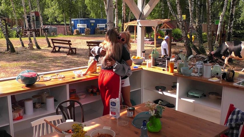 Ina Kina und Emma Fernlund bei "Der Promihof"