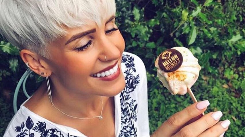 Influencerin Madeleine Schön mit einem Mellow Monkey