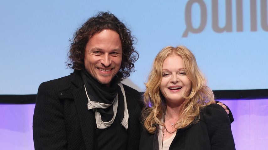 Inga Humpe und Tommy Eckardt mit dem Best Performer Domestic Award bei den Musikexpress Style Awards 2010 in Berlin.