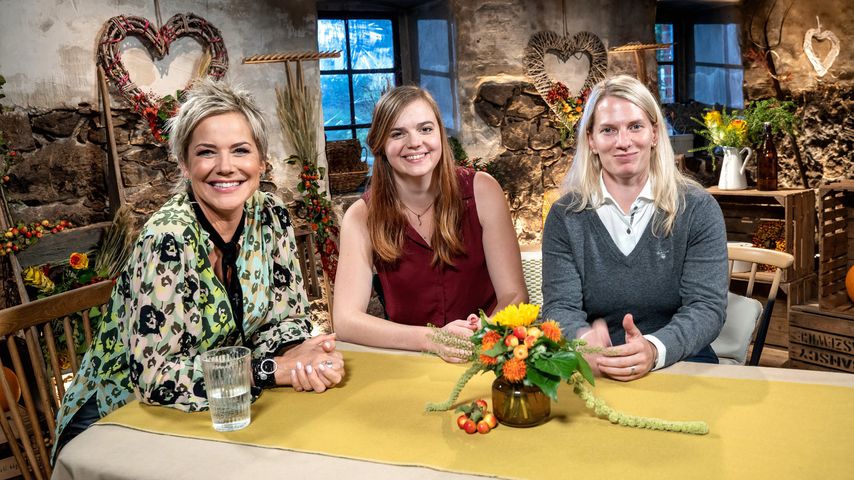 Inka Bause, Lara und Melanie bei "Bauer sucht Frau"