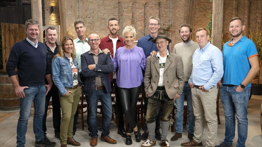 Inka Bause mit den "Bauer sucht Frau"-Kandidaten 2022