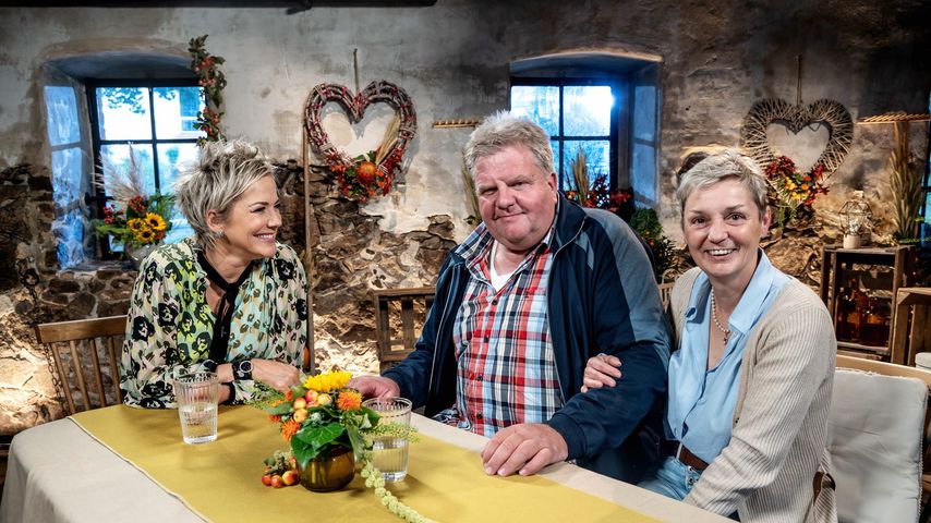 Inka Bause mit den "Bauer sucht Frau"-Kandidaten Torsten und Karin