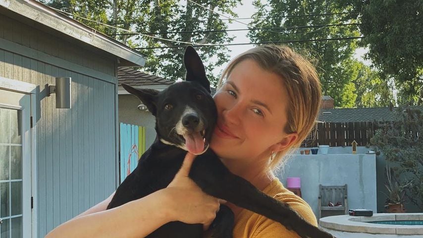 Ireland Baldwin mit ihrem neuen Hund
