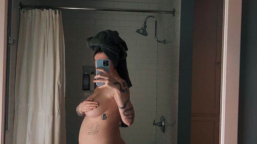 Komplett nackt: Ireland Baldwin präsentiert ihren Babybauch!