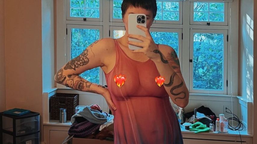 Im durchsichtigen Negligé: Ireland Baldwin zeigt Babybauch