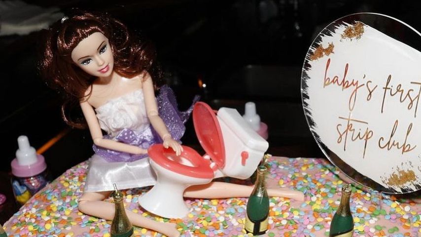 Ireland Baldwins Kuchen bei der Babyparty