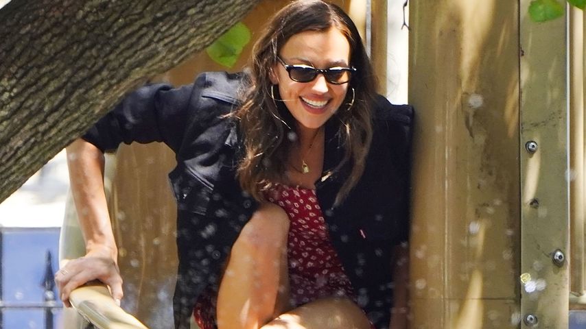 Irina Shayk strahlt