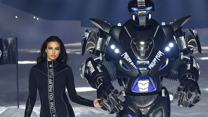 Irina Shayk schneidet lustige Grimassen für ihre Tochter Lea