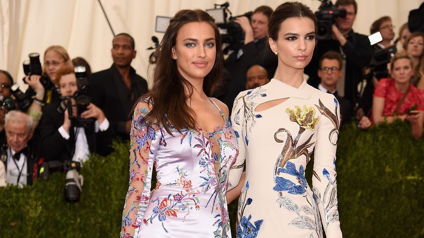 Irina Shayk und Emily Ratajkowski auf der Costume Institute Benefit Gala 2015