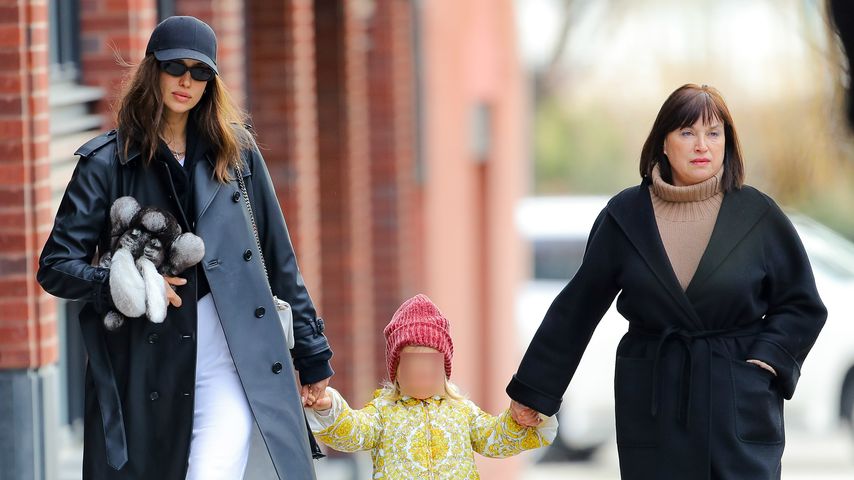 Irina Shayk mit ihrer Tochter Lea und ihrer Mutter bei einem Spaziergang im Januar 2020