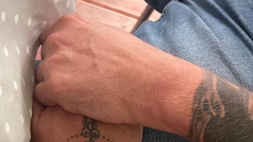 Iris Klein und die Hand ihres Freundes Mr. T