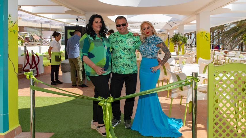Iris Klein, Peter Klein und Nadescha Leitze beim Opening der Evergreen-Bar auf Mallorca, 2019