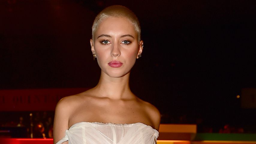 Iris Law auf der Dior-Fashionshow in Paris im September 2021