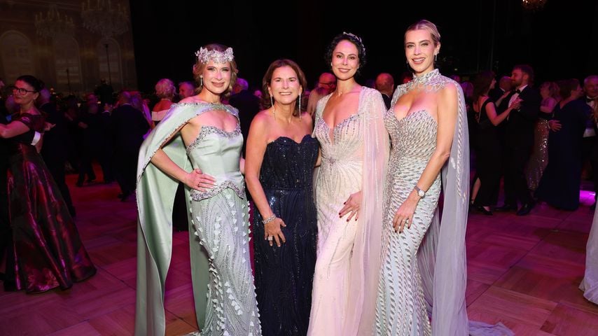 Iryna Thater, Claudia Obert, Natalia Yegorova und Verena Kerth beim 31. Leipziger Opernball