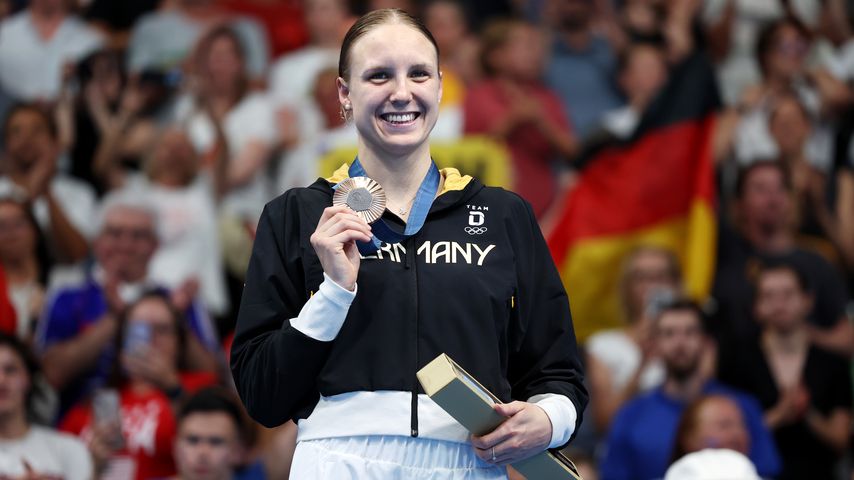 Isabel Gose bei der Siegerehrung der Olympischen Spiele, Juli 2024