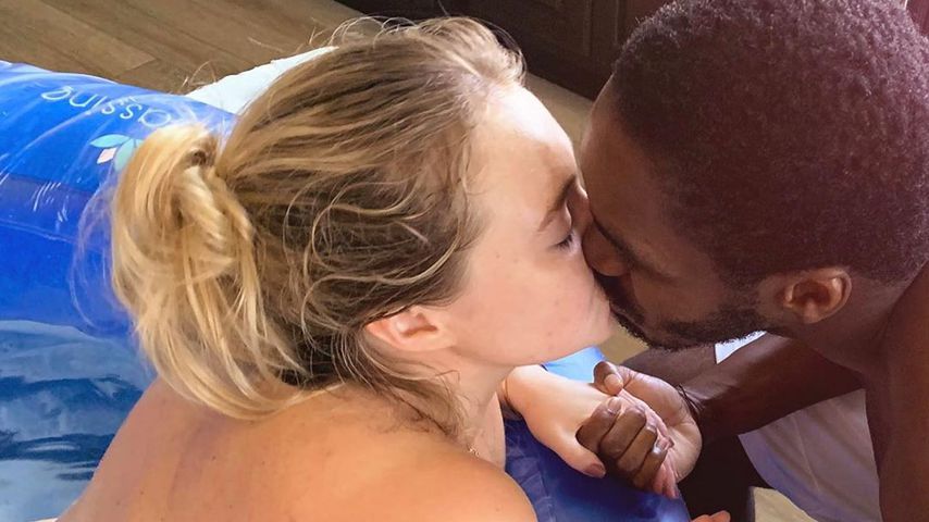 Iskra Lawrence und Philip Payne während der Geburt ihrer Tochter