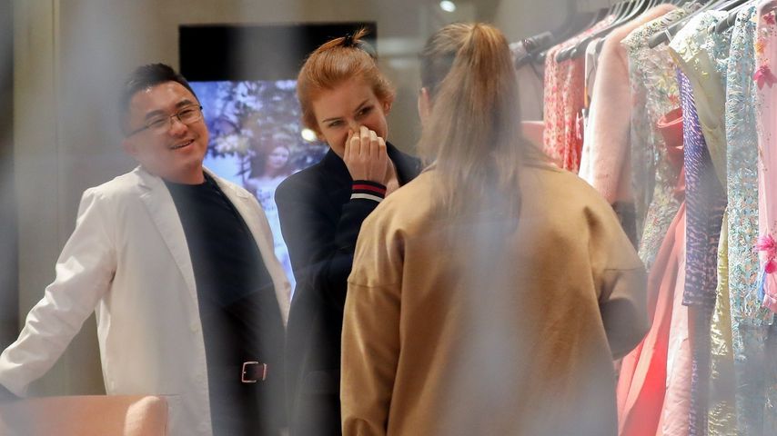 Zweite Hochzeit? Isla Fisher in Brautmodengeschäft gesichtet