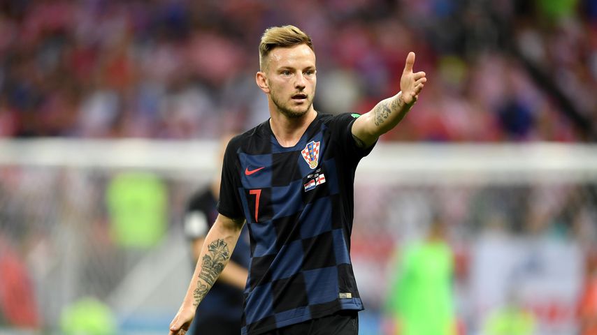 Fußballer-Kuss! Ex-Schalker knutscht Kollegen ab