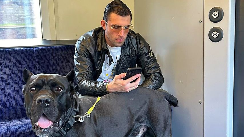 Jack Fincham mit seinem Hund Elvis, März 2024