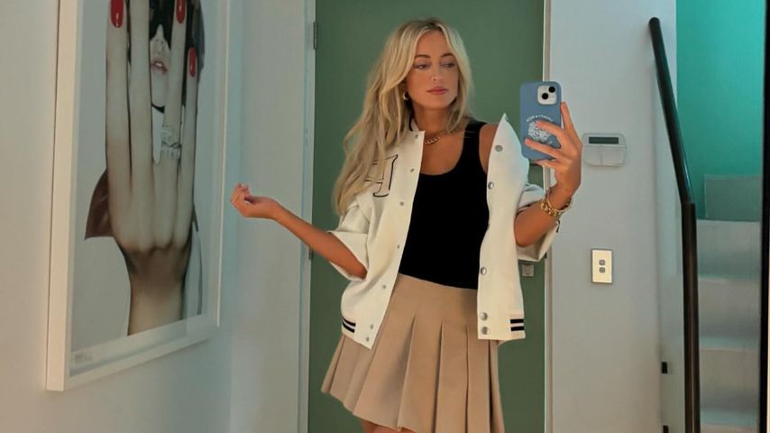 Moderatorin Jackie O überrascht mit einem sommerlichen Look
