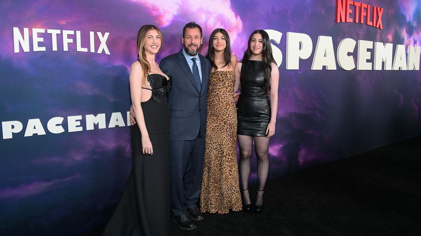 Glamourös: Adam Sandler posiert mit Familie bei Premiere