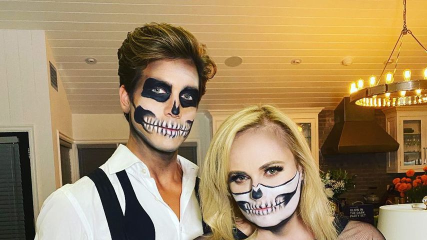 Jacob Busch und Rebel Wilson an Halloween 2020