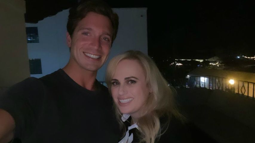 Jacob Busch und Rebel Wilson im Oktober 2020