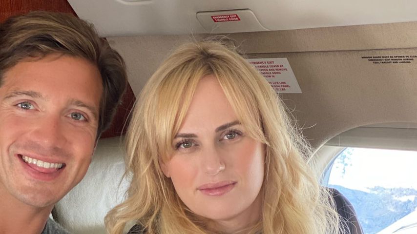 Jacob Busch und Rebel Wilson im Dezember 2020