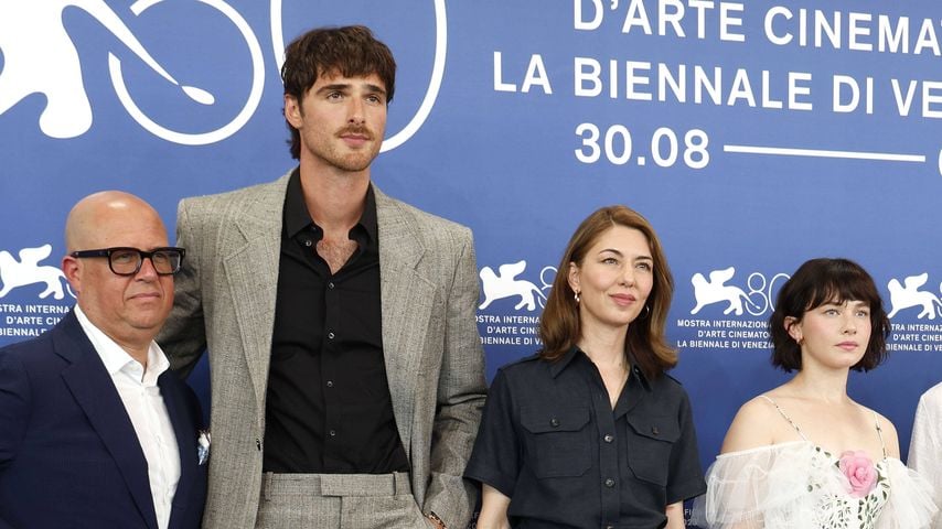 Jacod Elordi und Sofia Coppola posieren 2023 bei den Internationalen Filmfestspielen von Venedig